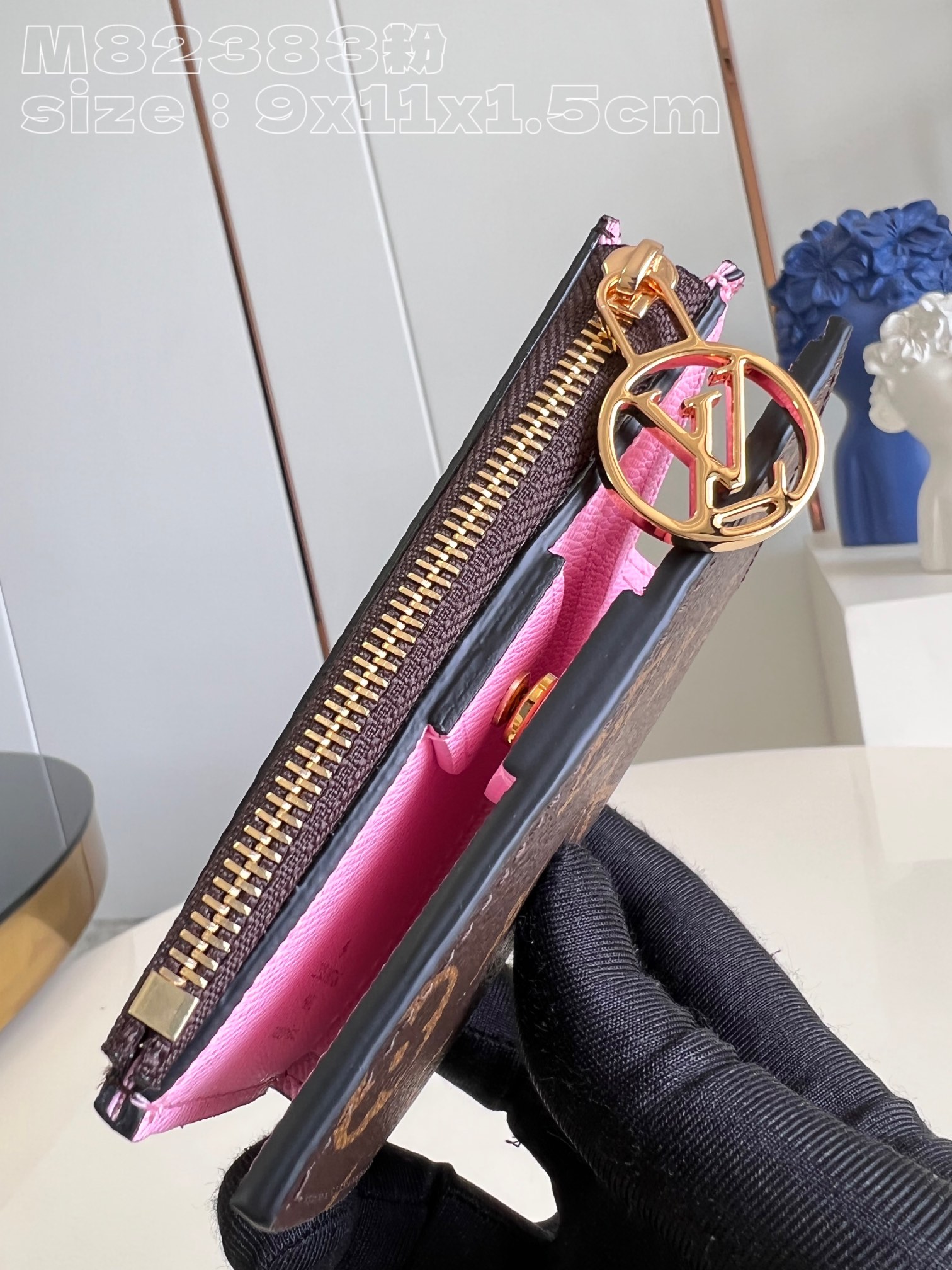 Louis Vuitton M82383 Pink Portefeuille Lisa is made of Monogram canvas and lined with colorful