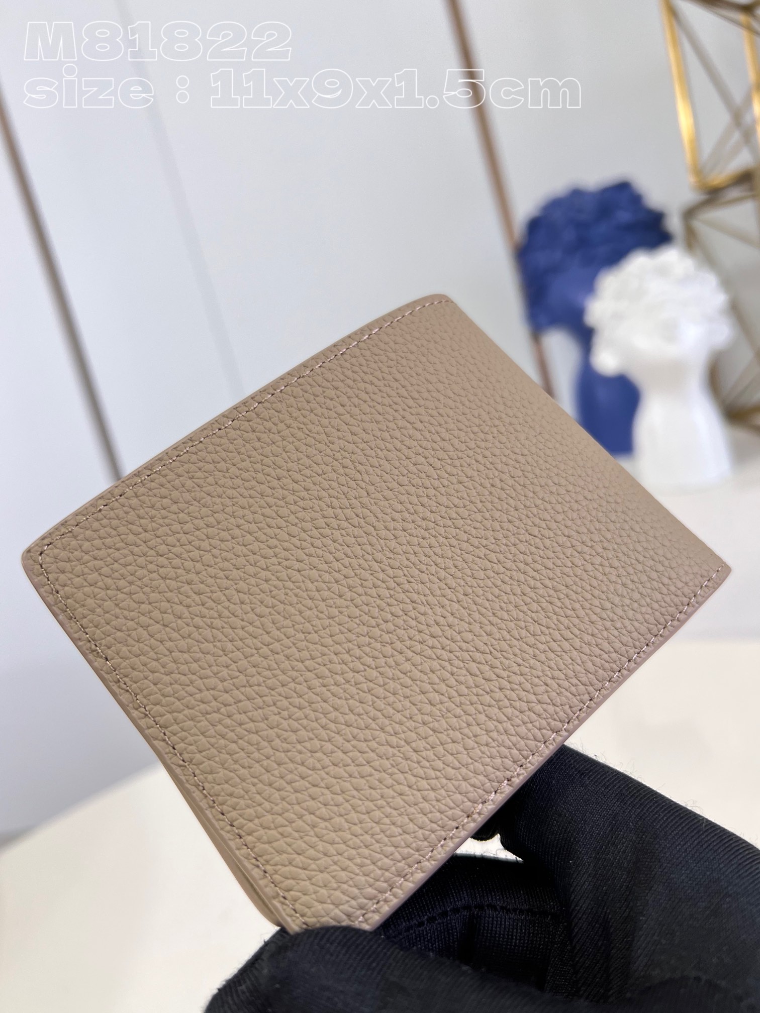Louis Vuitton M81822 Apricot The new Multiple bag in LV Aerogram leather is the work of Louis