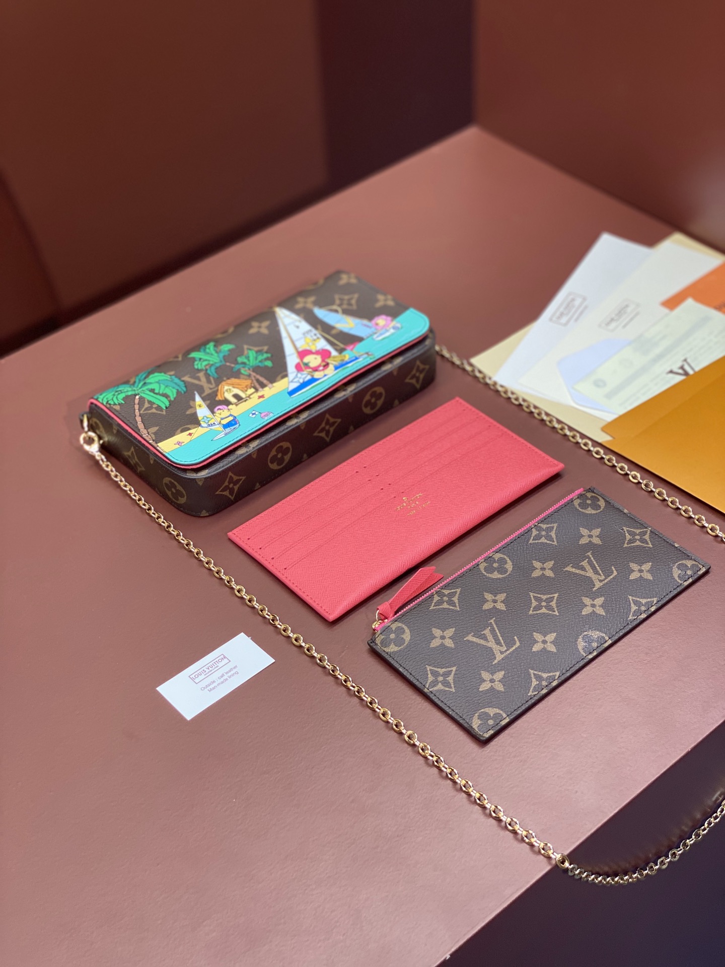 Louis Vuitton The M82627 three-piece Felicie bag is an elegant and luxurious bag with two removable
