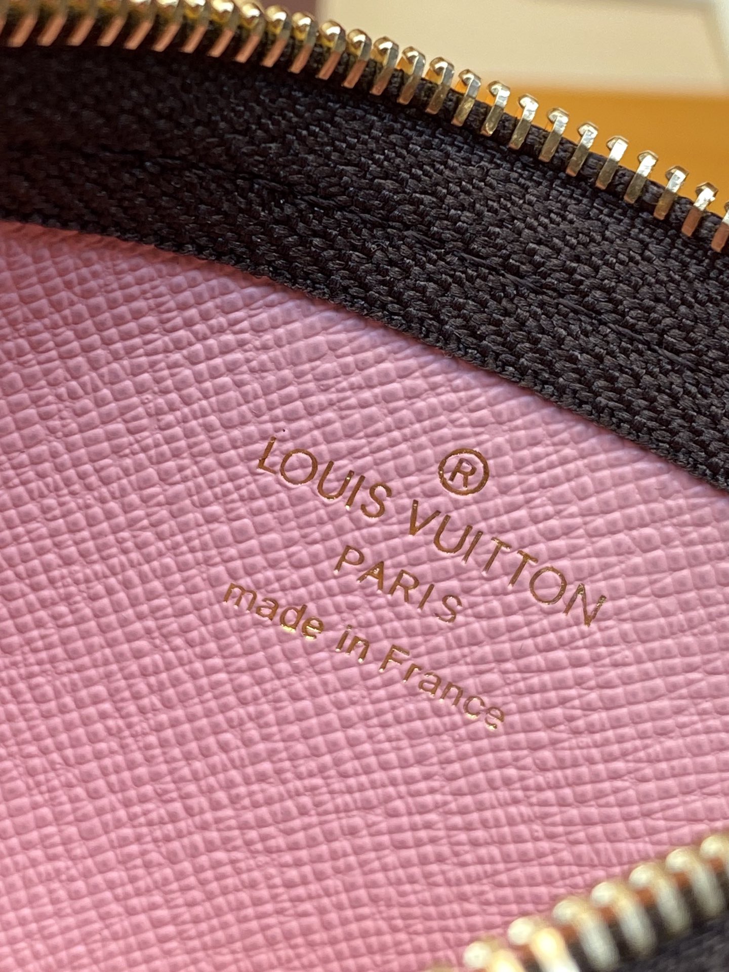 Louis Vuitton Christmas model M82620 Old Flower! Reminiscent of a sunny beach day