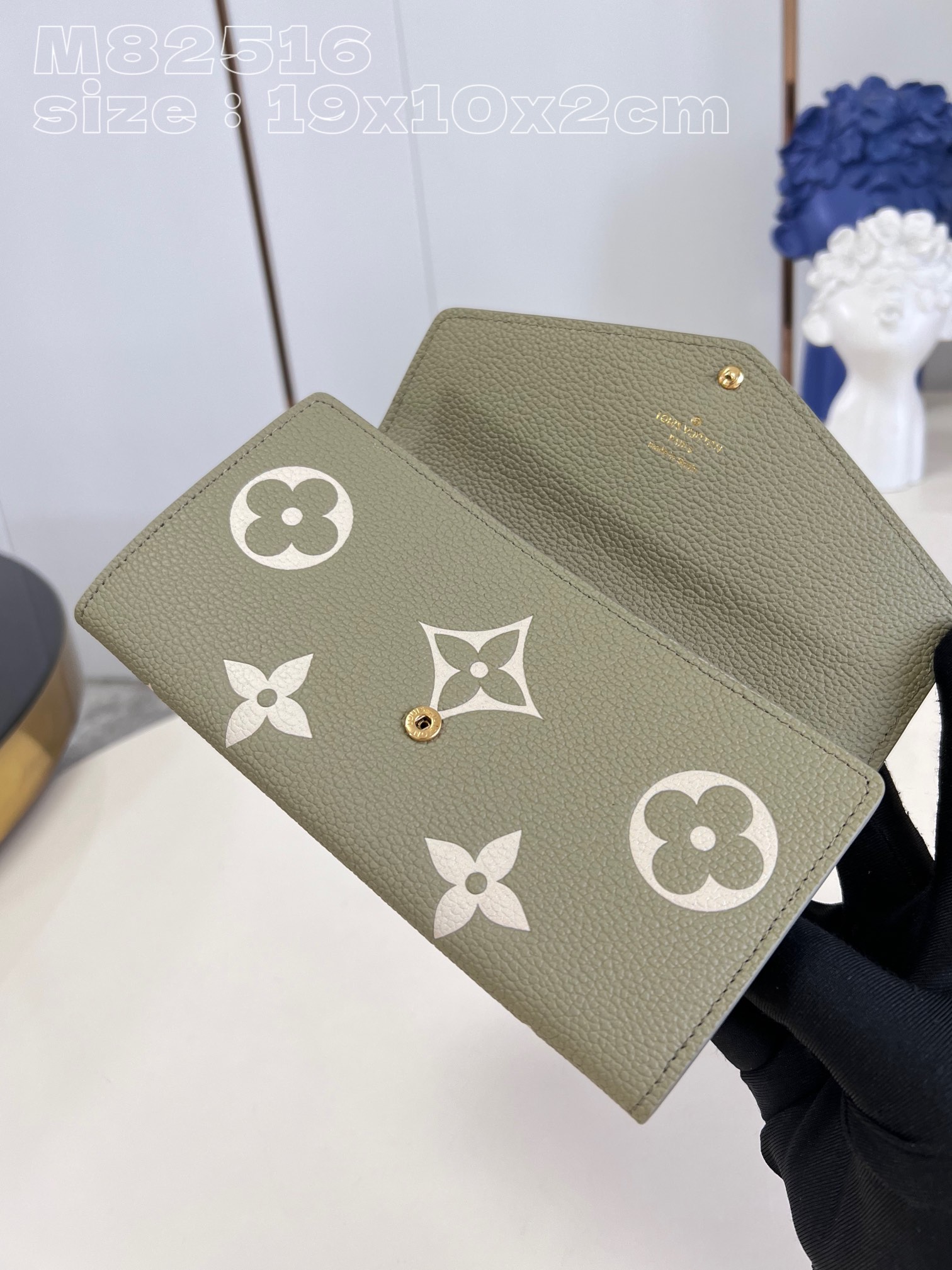 Louis Vuitton M82516 Green The Louis Vuitton Sarah bag is crafted in colorful Monogram Empreinte