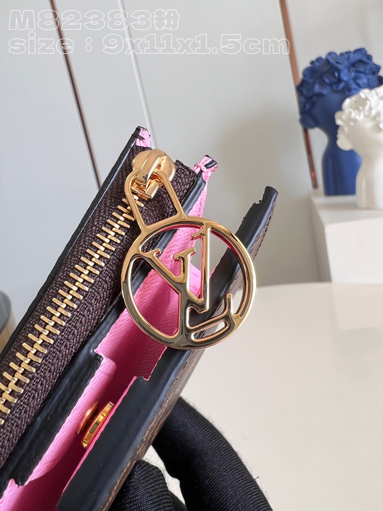 Louis Vuitton M82383 Pink Portefeuille Lisa is made of Monogram canvas and lined with colorful