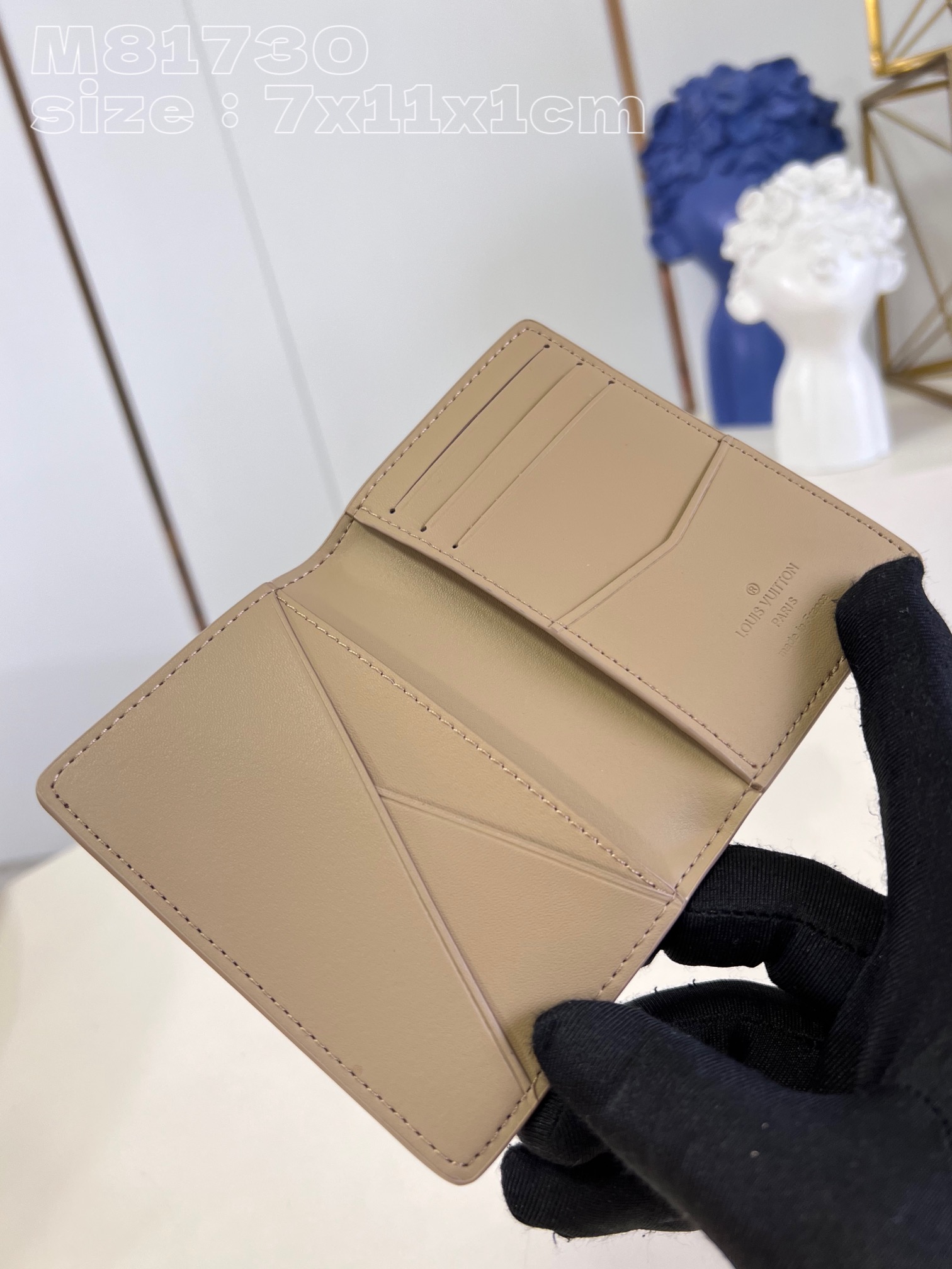 Louis Vuitton M81730 Apricot Louis Vuitton bag is made of soft cowhide dyed in a sea color with