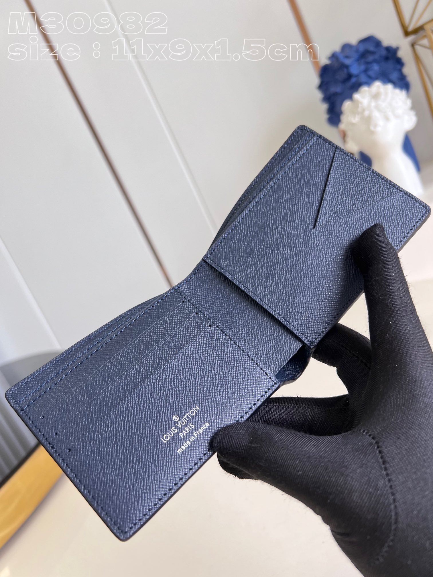 Louis Vuitton M30982 Dark blue Multiple wallet in Taga cowhide leather is a minimalist design with