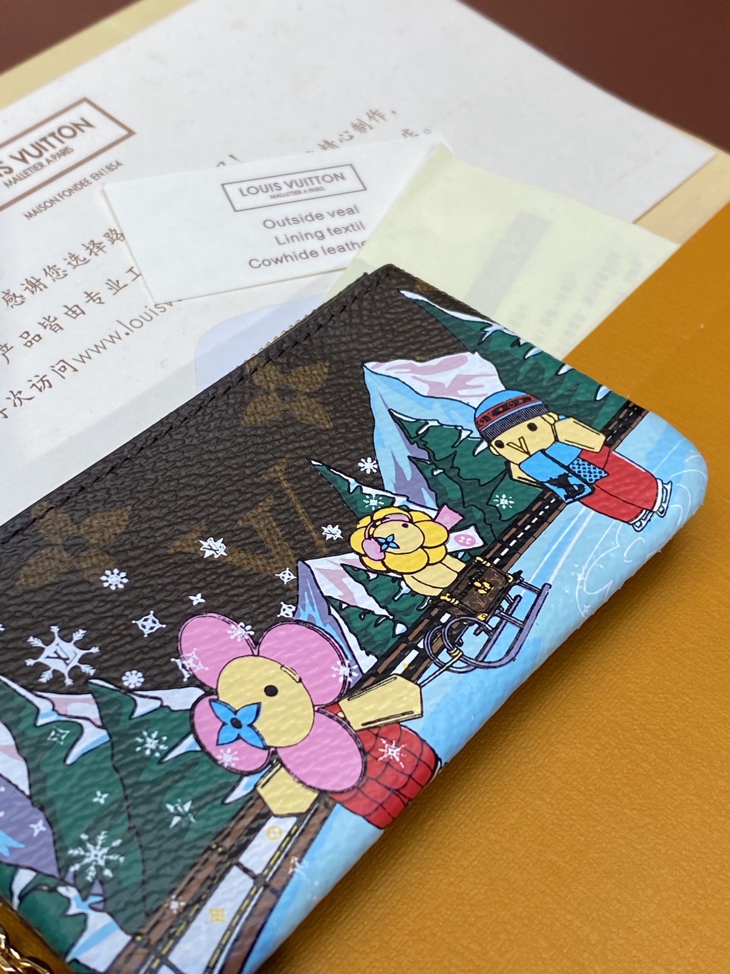 Louis Vuitton Christmas model M82620 Old Flower! Reminiscent of a sunny beach day