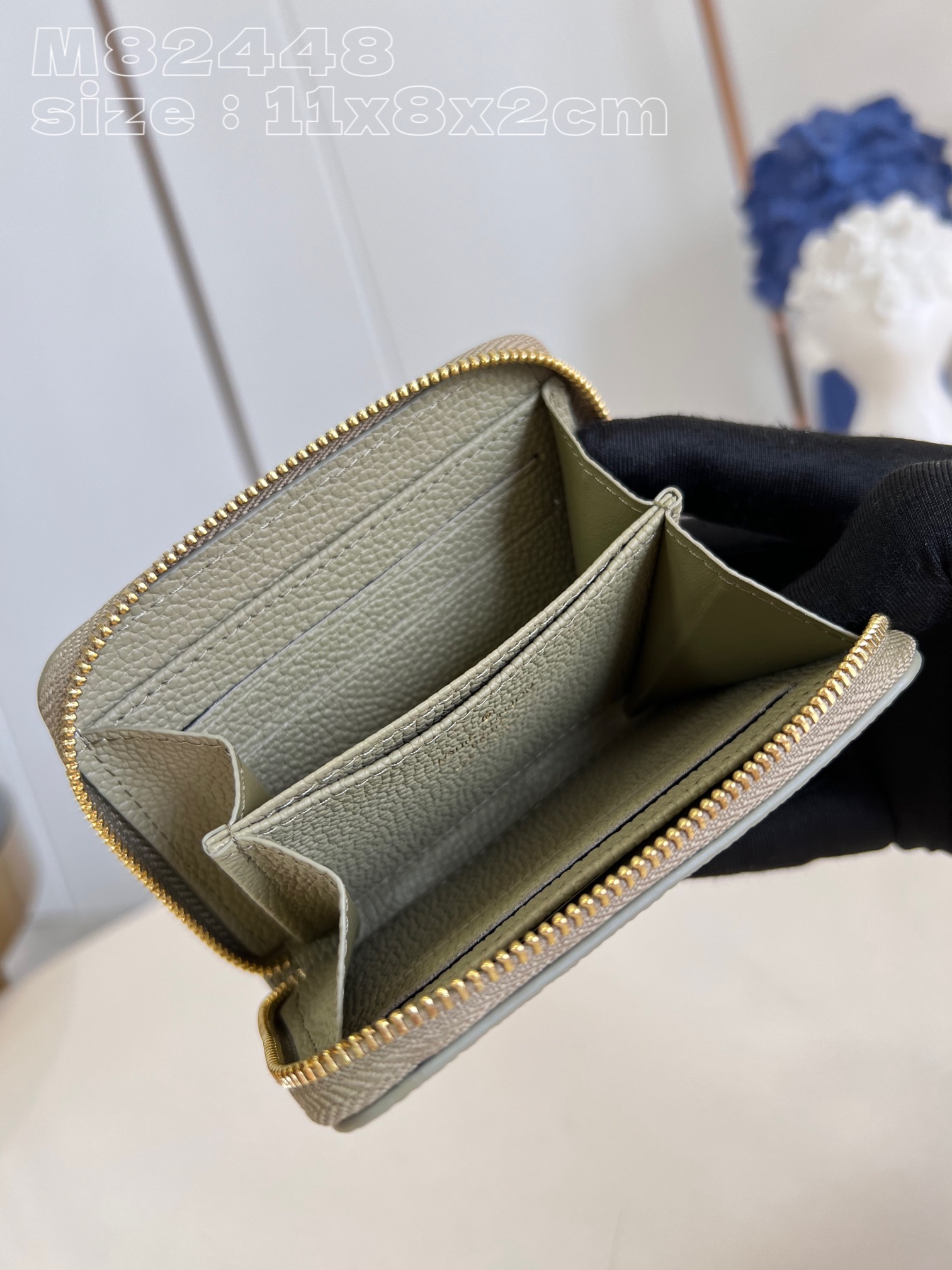 Louis Vuitton M82448 green ZIPPY bag in Monogram Empreinte grained leather with Monogram pattern in