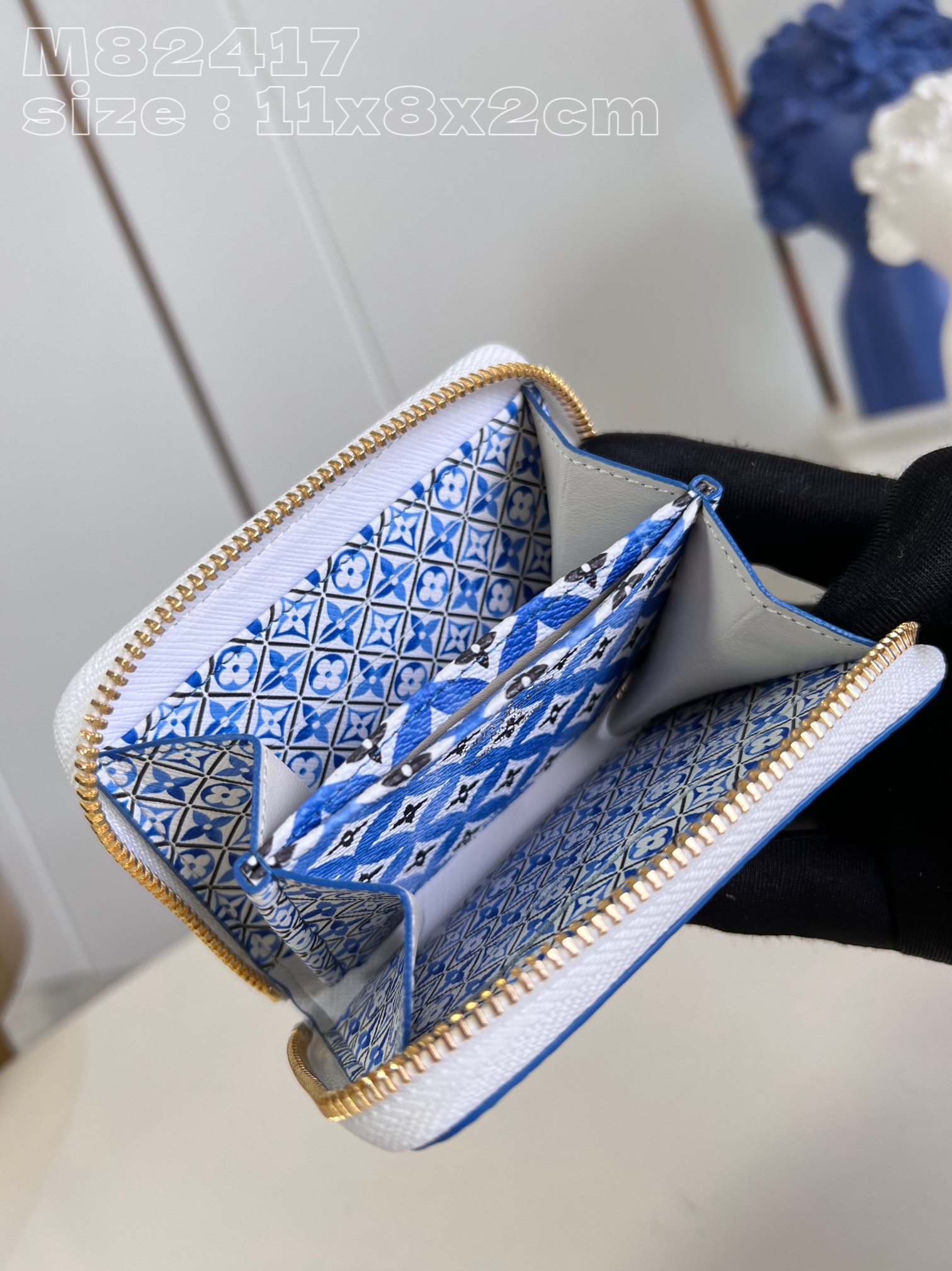 Louis Vuitton M82417, the new special edition zippy zipper bag from the Resort collection