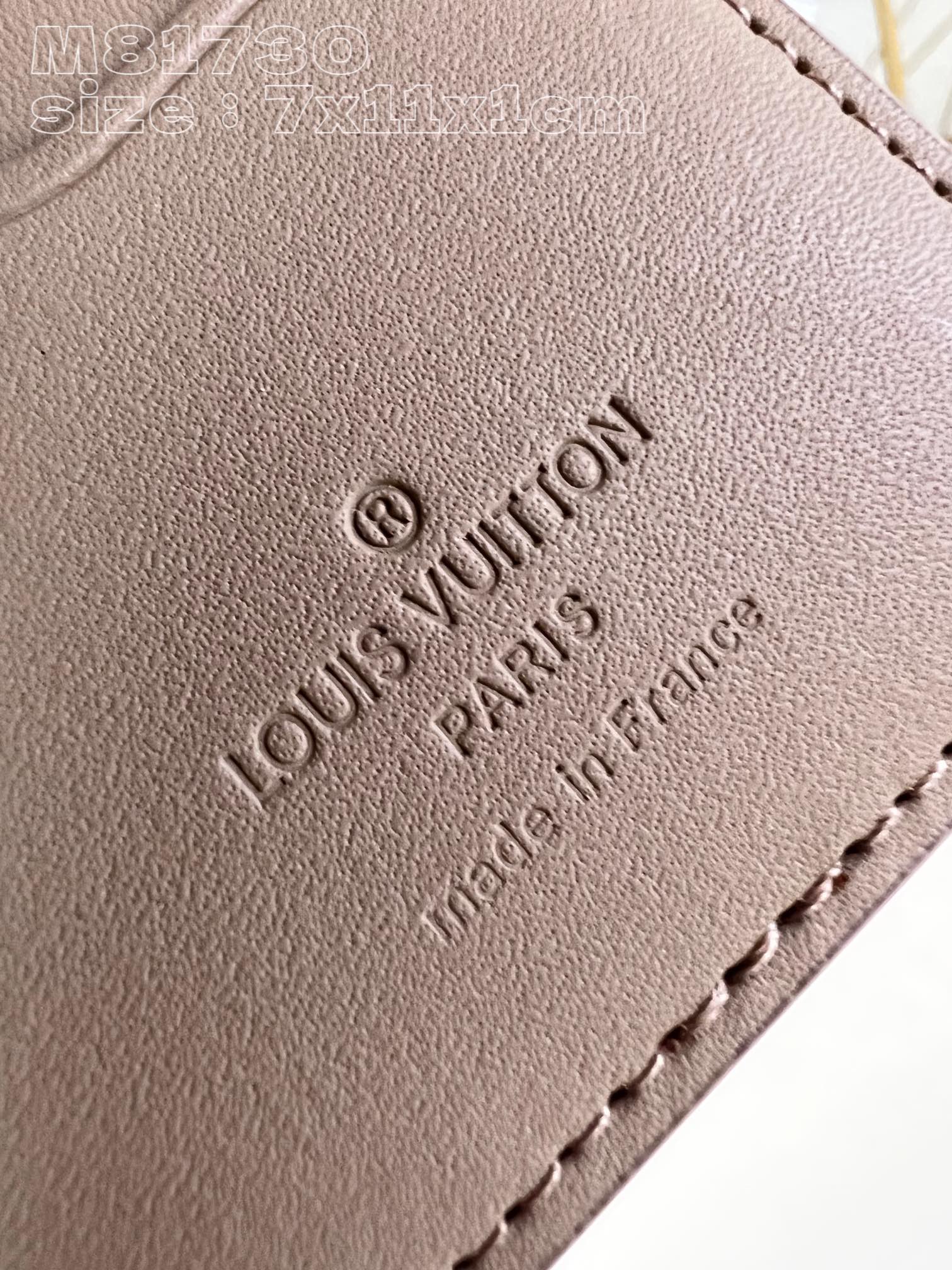 Louis Vuitton M81730 Apricot Louis Vuitton bag is made of soft cowhide dyed in a sea color with