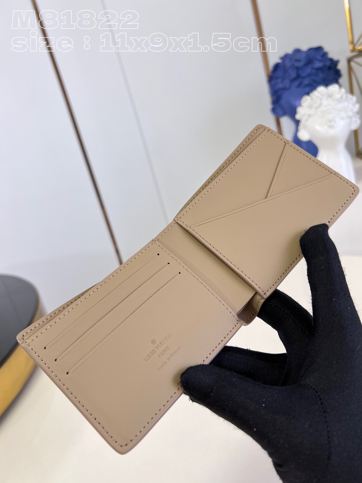Louis Vuitton M81822 Apricot The new Multiple bag in LV Aerogram leather is the work of Louis