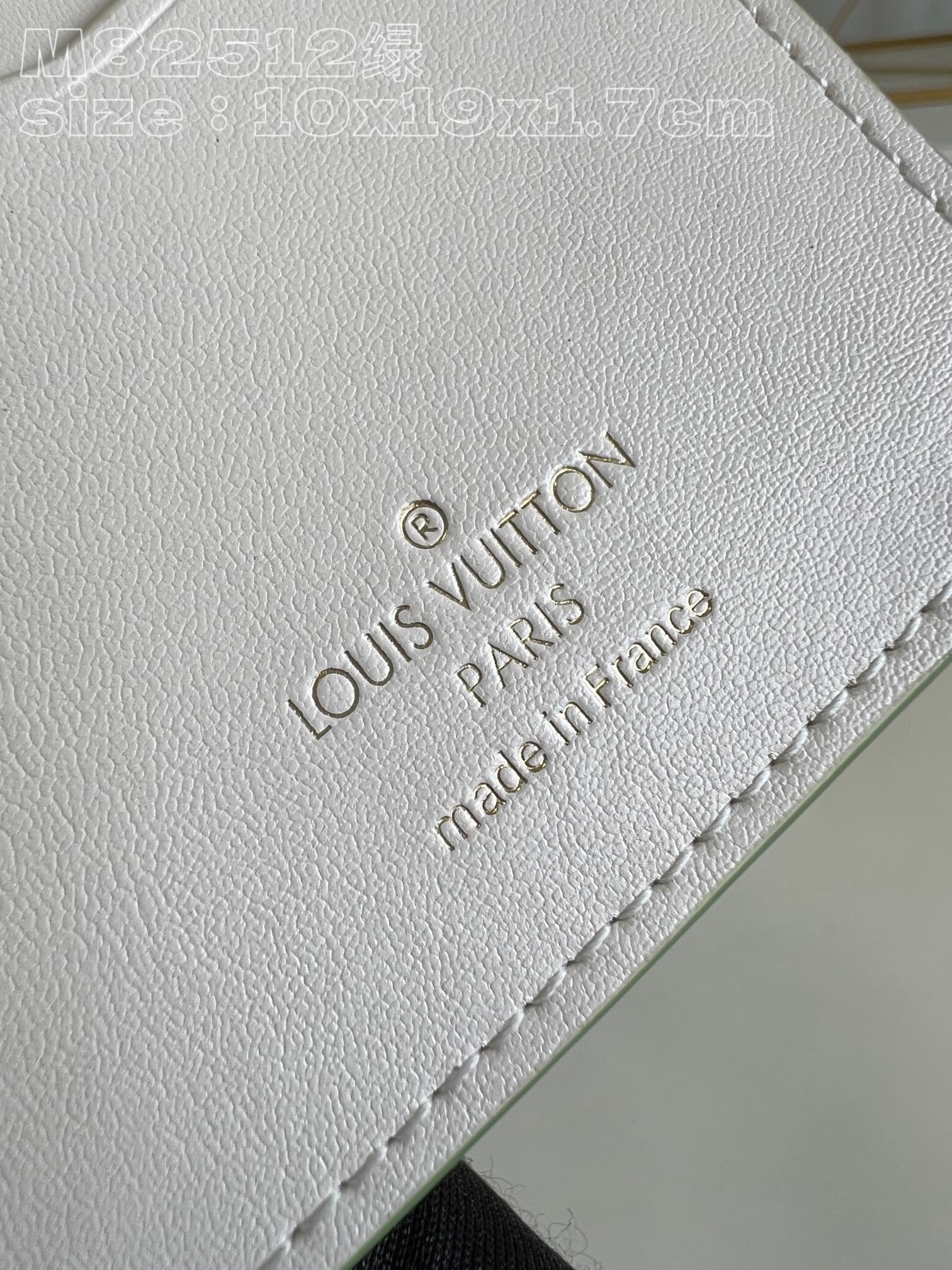 Louis Vuitton M82512 Green LV Vertical wallet in supple grained Taurillon leather