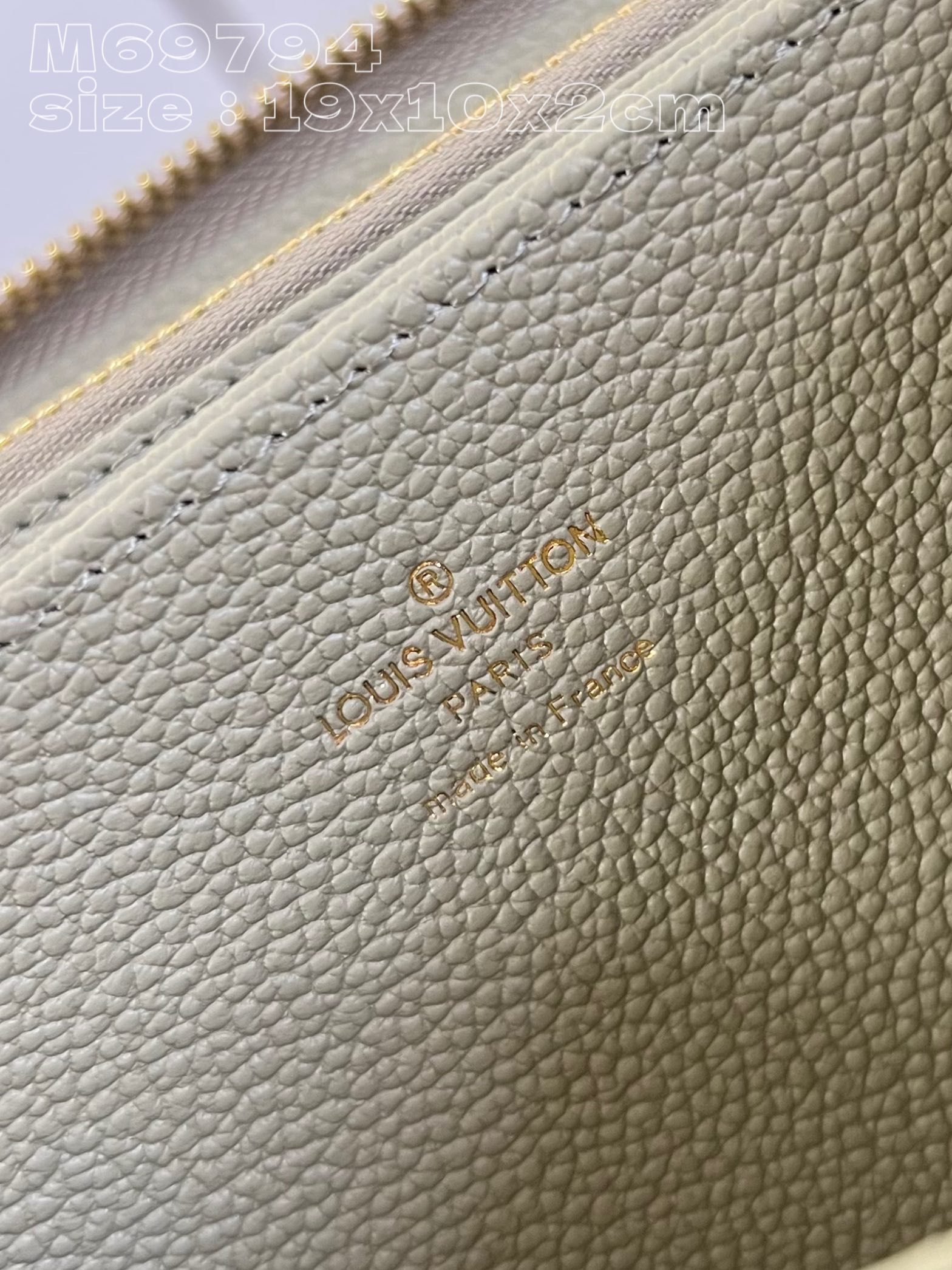 Louis Vuitton M69794 zippy bag in green is made of colorful Monogram Empreinte leather
