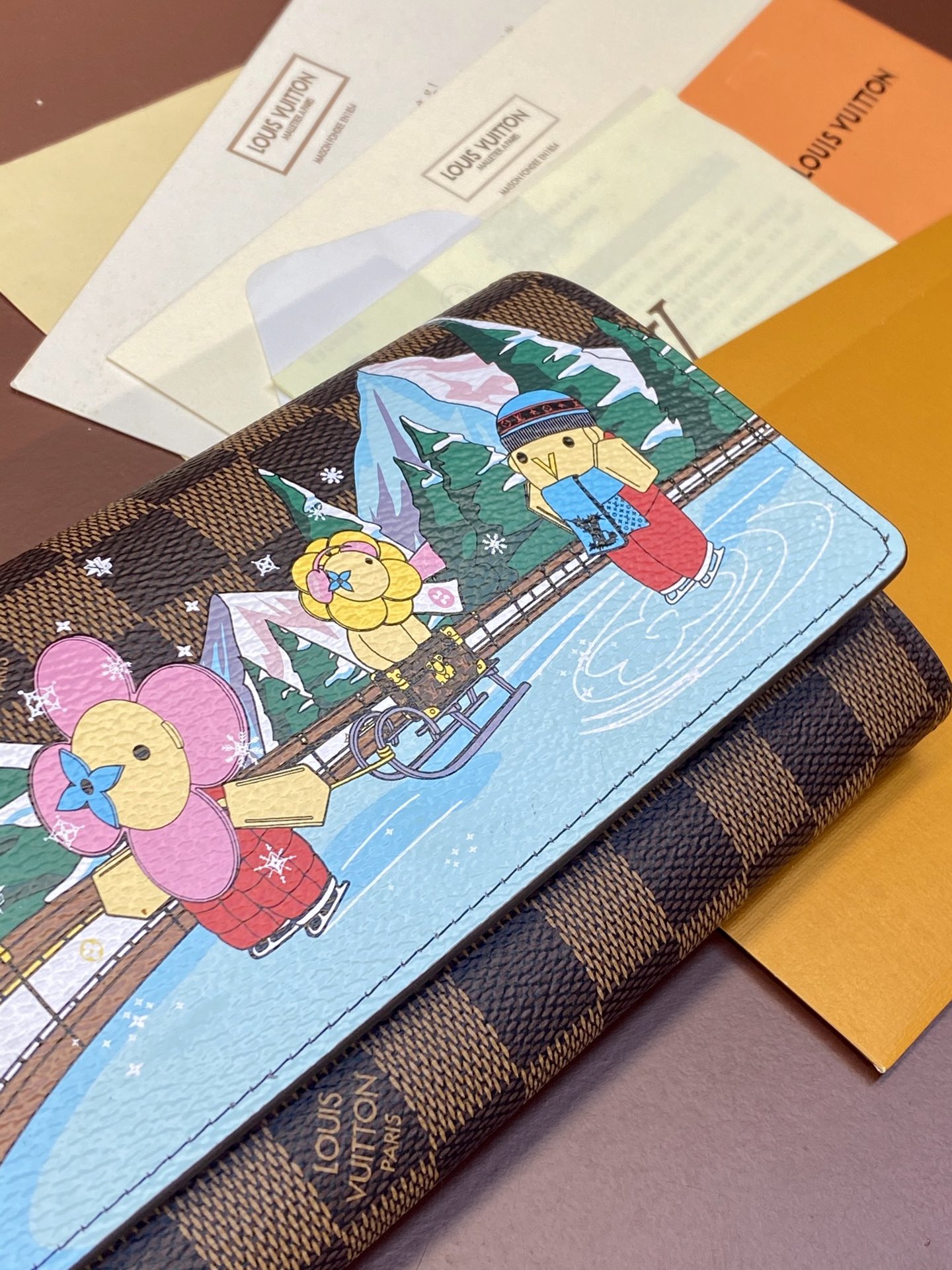 Louis Vuitton 2023!Christmas Model N63551 Snow Mountain!SARAH Money Clip This special Christmas