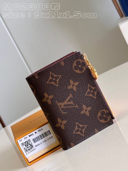 Louis Vuitton M82415 Brown Portefeuille Lisa is made of Monogram canvas and lined with colored
