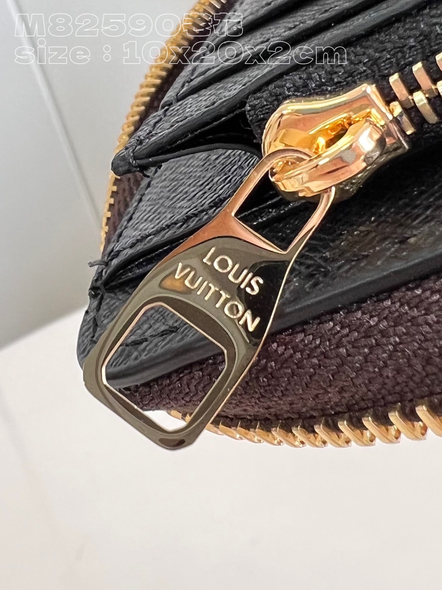 Louis Vuitton M82590 Zippy Vertical bag in Monogram canvas and cowhide leather