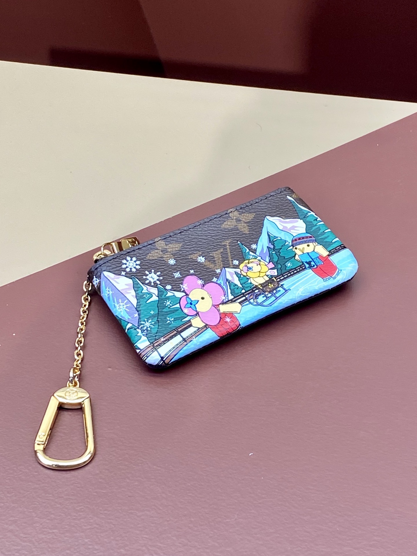 Louis Vuitton Christmas model M82620 Old Flower! Reminiscent of a sunny beach day