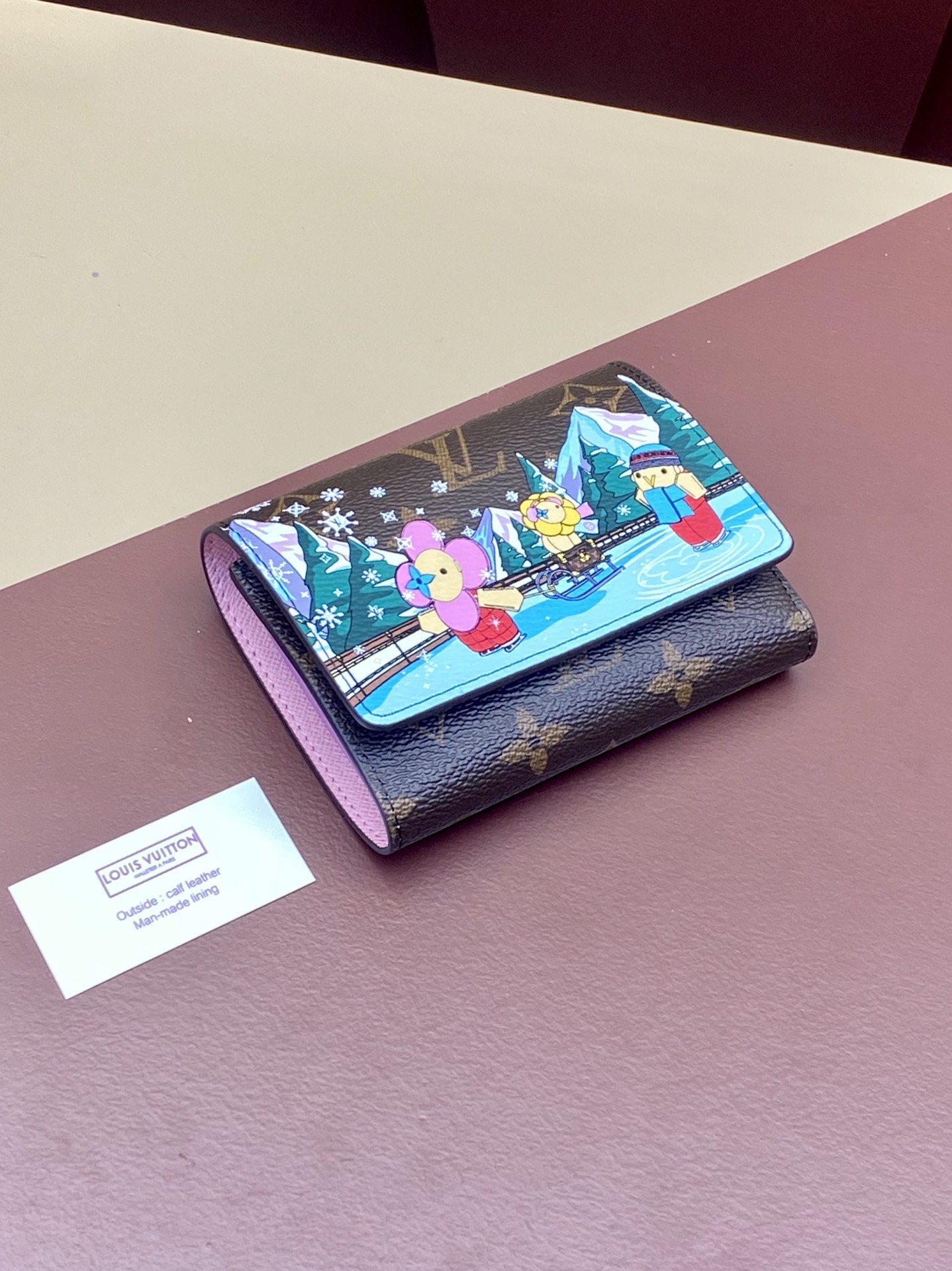 Louis Vuitton Christmas M82622 VICTORINE Wallet The Christmas-themed Victorine wallet is crafted