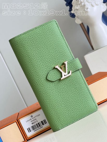 Louis Vuitton M82512 Green LV Vertical wallet in supple grained Taurillon leather