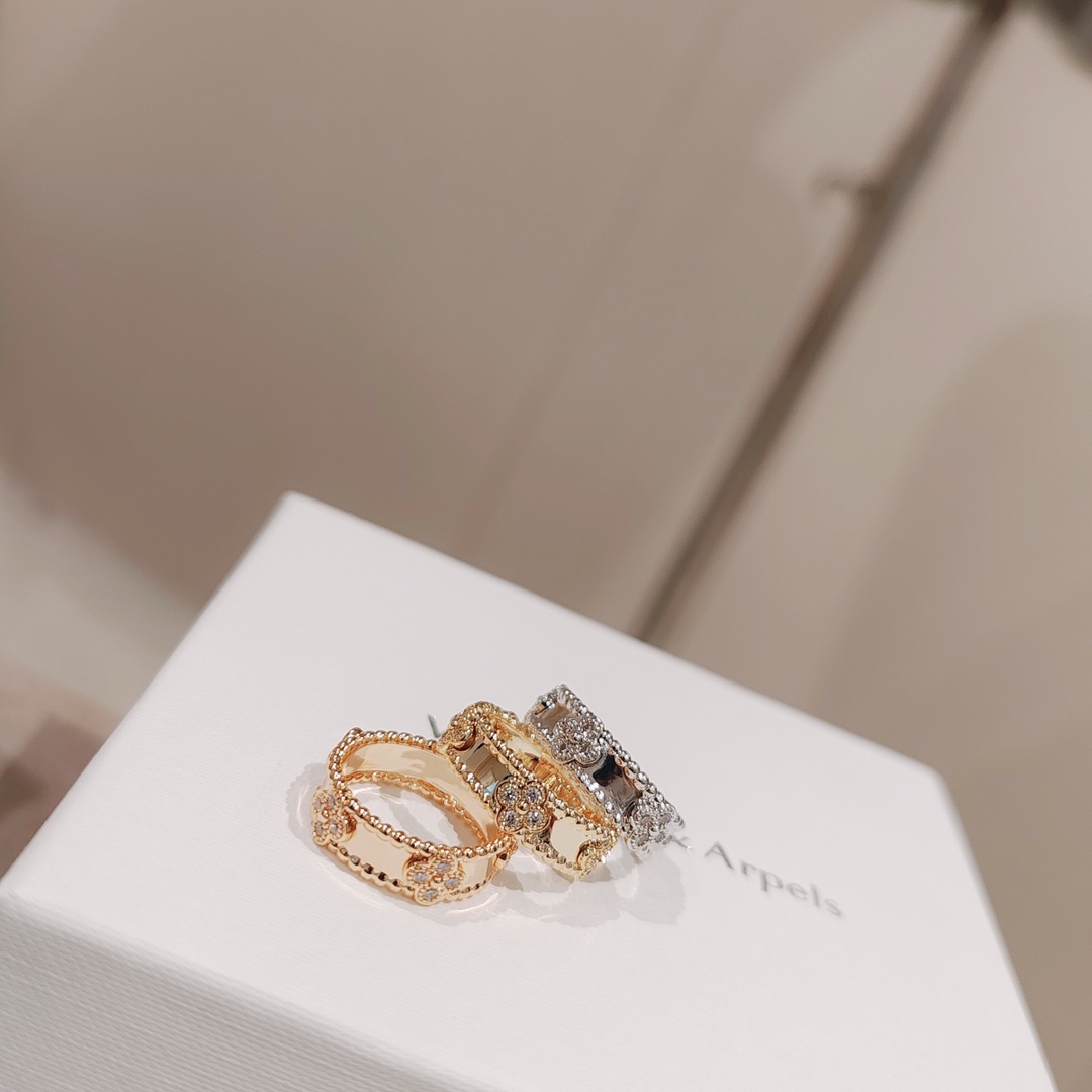 Kaleidoscope Diamond Ring