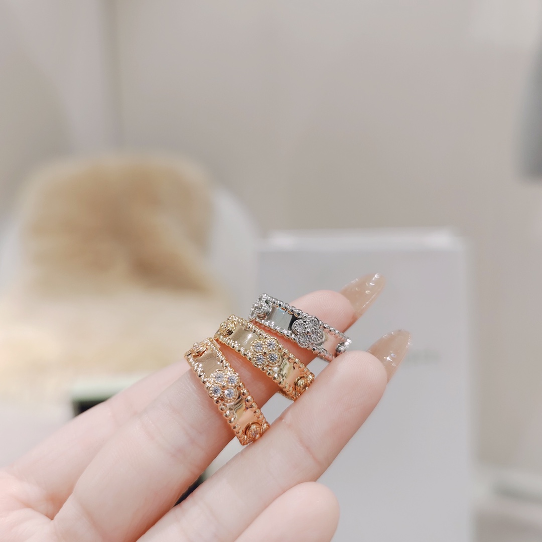 Kaleidoscope Diamond Ring