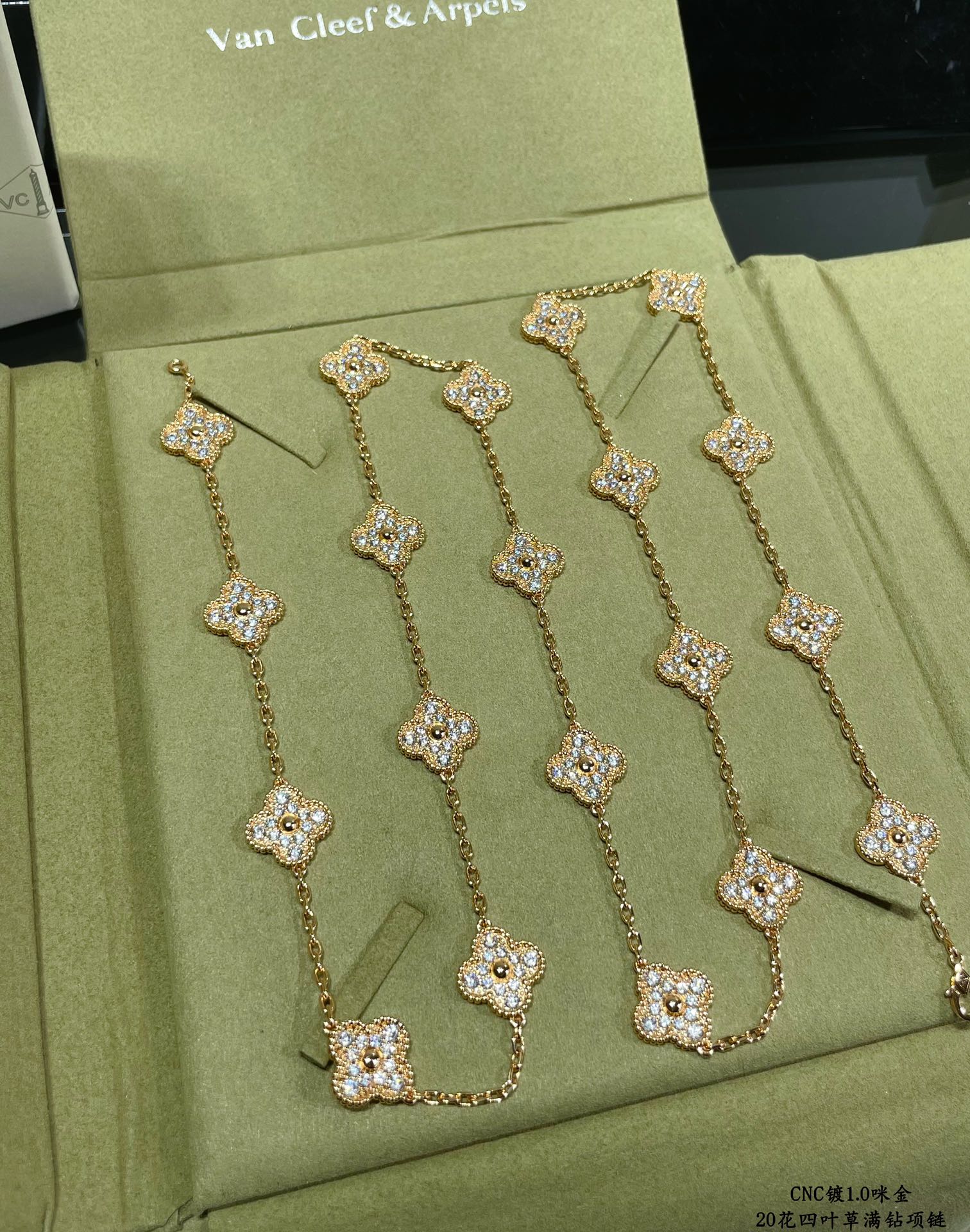 20 Motifs Long Necklace