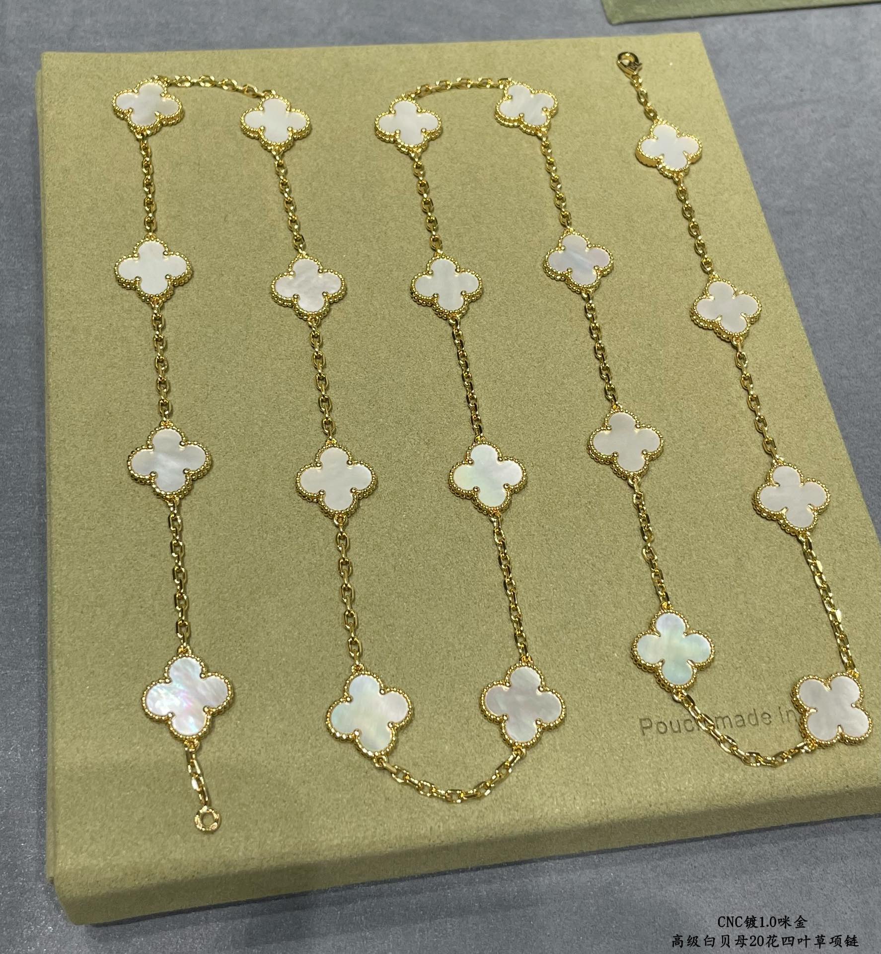 20 Motifs Long Necklace