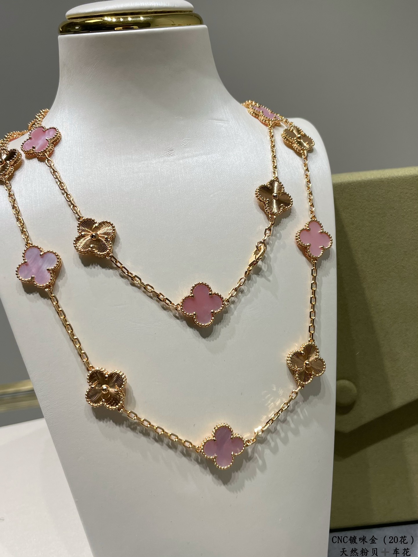 20 Motifs Long Necklace