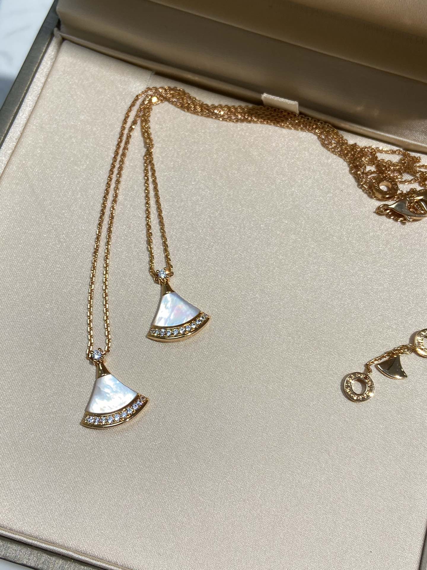 Fan Necklace with Diamonds