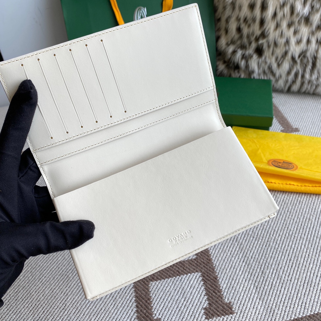 White Goyard Saint-Lambert Wallet is a universal phone case with all the everyday essentials in one
