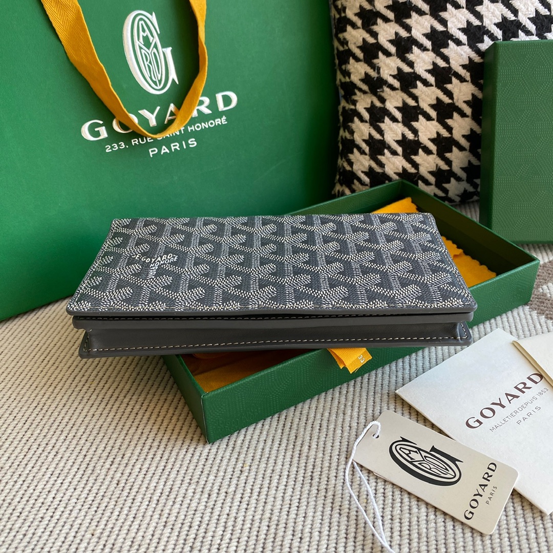 grey goyard Richelieu Wallet a long wallet that fastens with a snap fastener