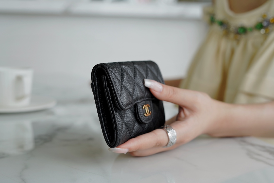 Chanel ClasicFlap Classic Card Holder (upgraded version) Black and gold