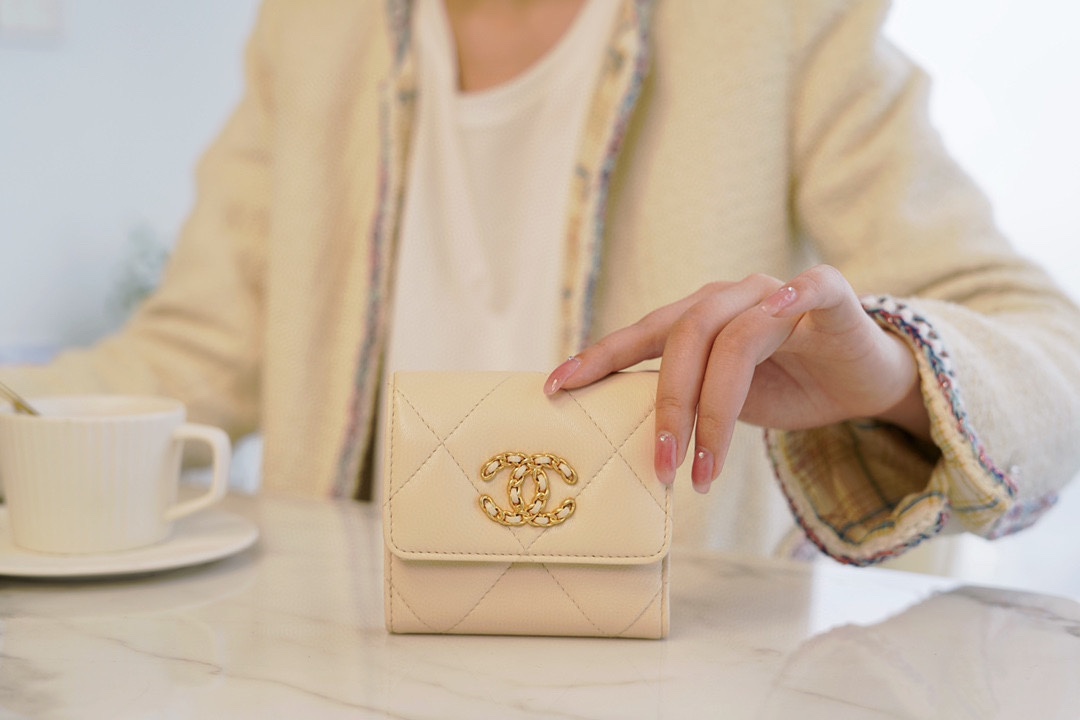Chanel into the temptation of # short clip milk tea apricot bad is the feeling of heartbeat modern fashion classic