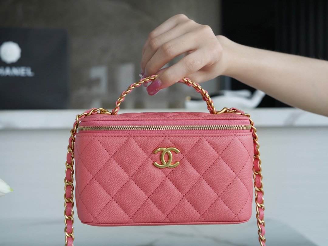 Chanel spring and summer hollow handle long box coral pink classic diamond check
