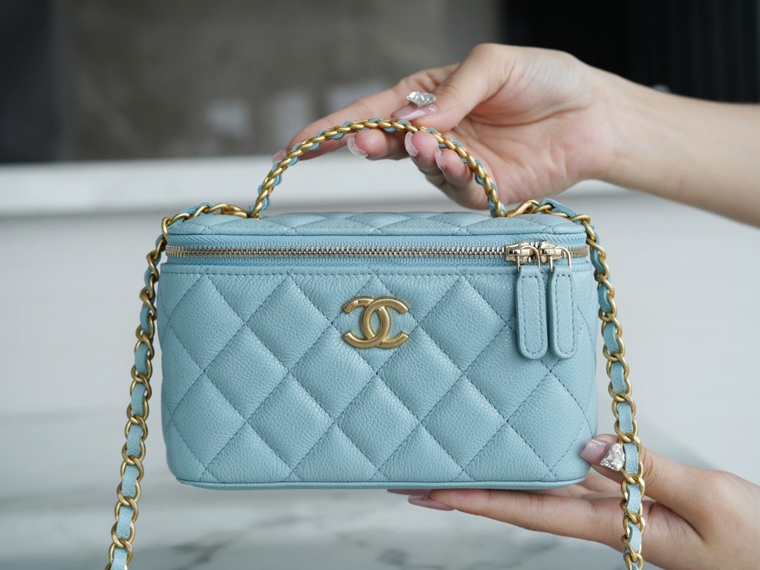 Chanel spring and summer hollow handle long box sky blue classic diamond and leather wear handheld