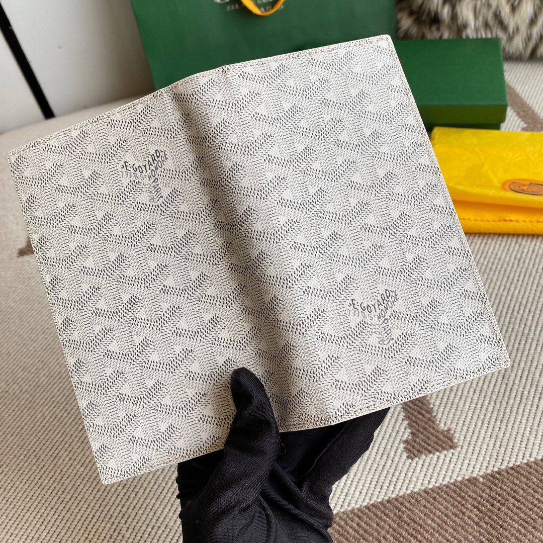 White Goyard Saint-Lambert Wallet is a universal phone case with all the everyday essentials in one