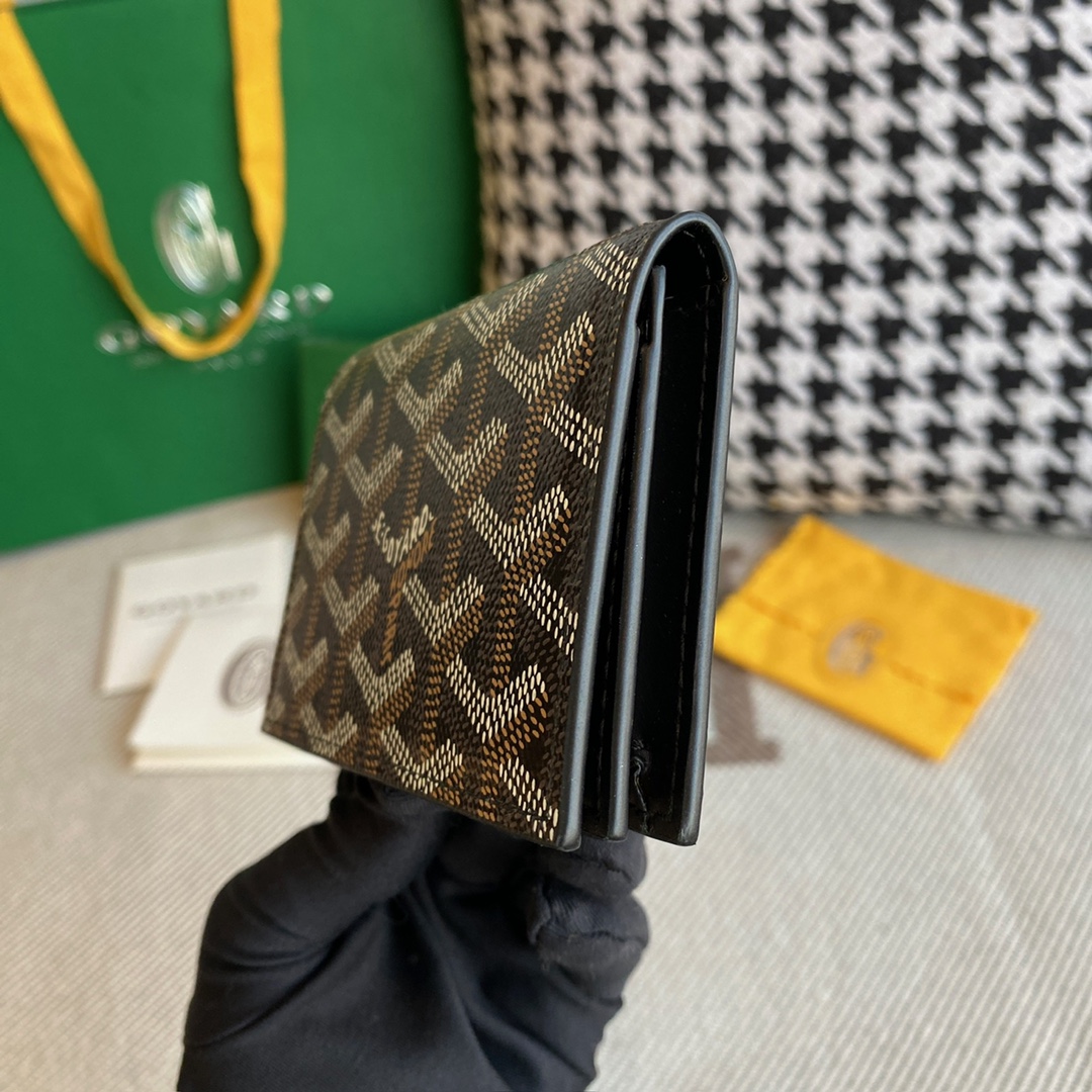 Black goyard Malesherbes Card Wallet ideal for business as it was designed to hold business cards in