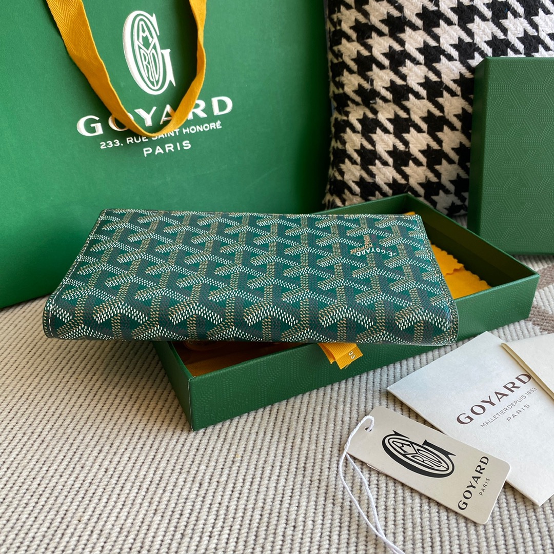 green goyard Richelieu Wallet a long wallet that fastens with a snap fastener