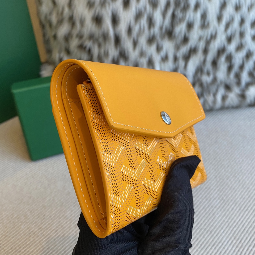 Yellow goyard Saint-Gabriel wallet lightweight and compact