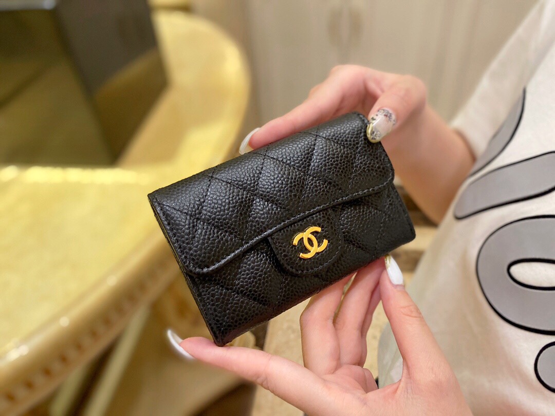 Chanel Clasic Flap classic card case black gold using French imports of Hass origin calfskin