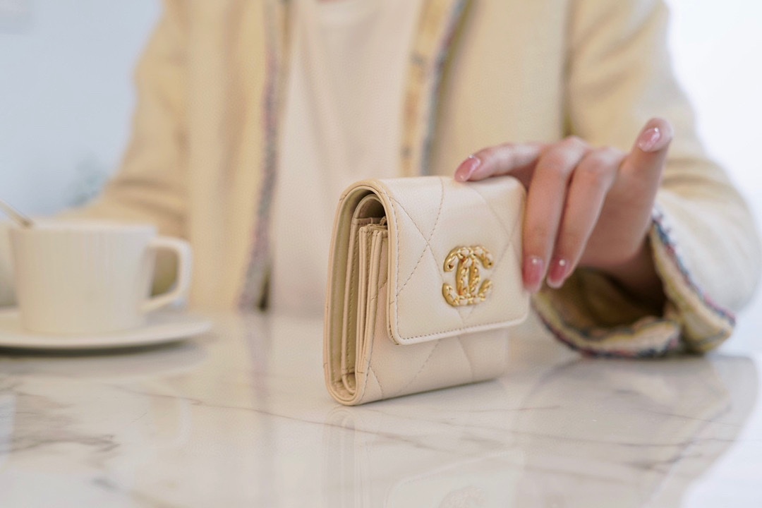 Chanel into the temptation of # short clip milk tea apricot bad is the feeling of heartbeat modern fashion classic