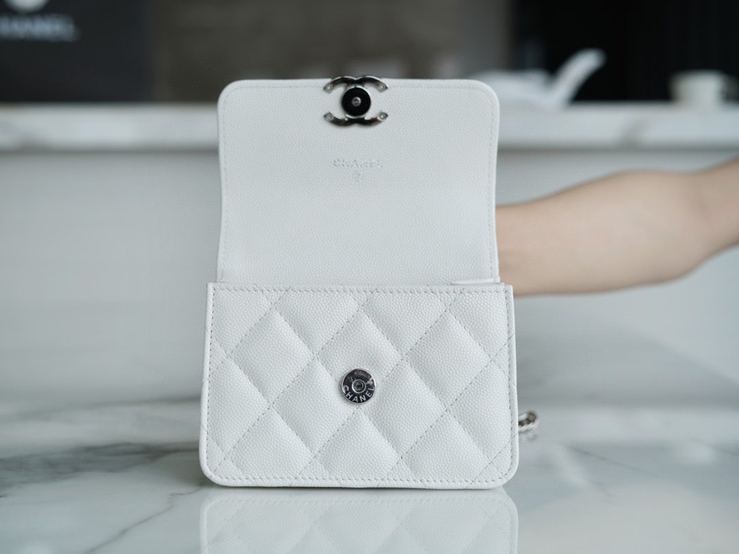 Chanel 22s enamel handle chain bag white silver buckle Using Italian origin Haas caviar calfskin
