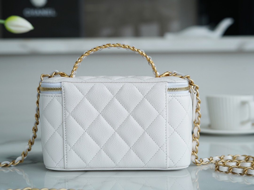 Chanel spring and summer hollow handle long box white classic rhombus