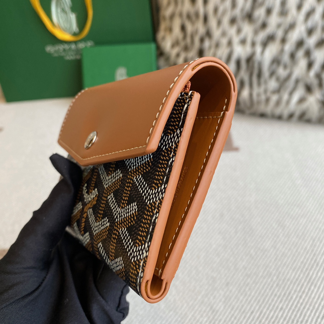 Black and tan goyard Saint-Gabriel wallet lightweight and compact