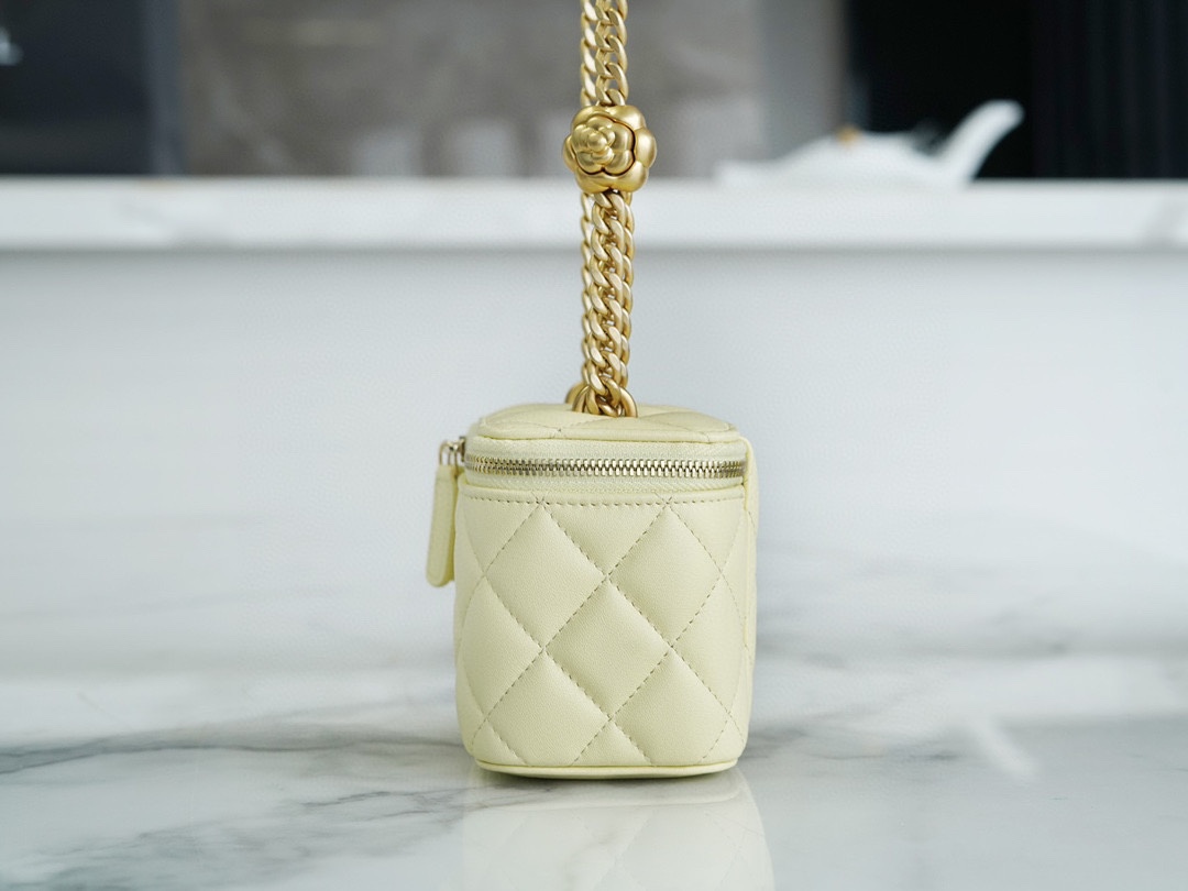 Chanel 23s spring/summer new camellia adjustable buckle small box Unsurprisingly