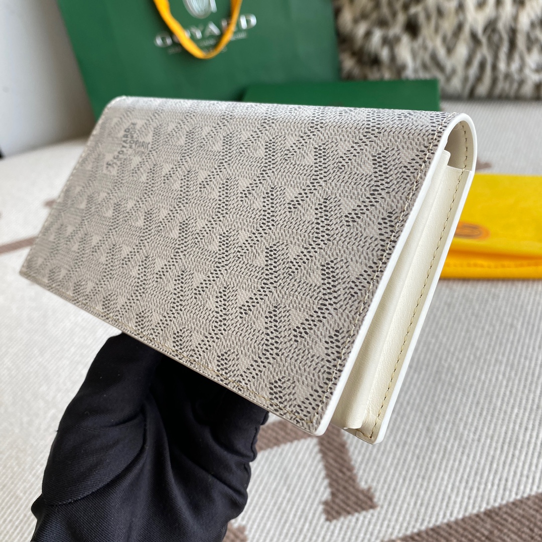 White Goyard Saint-Lambert Wallet is a universal phone case with all the everyday essentials in one