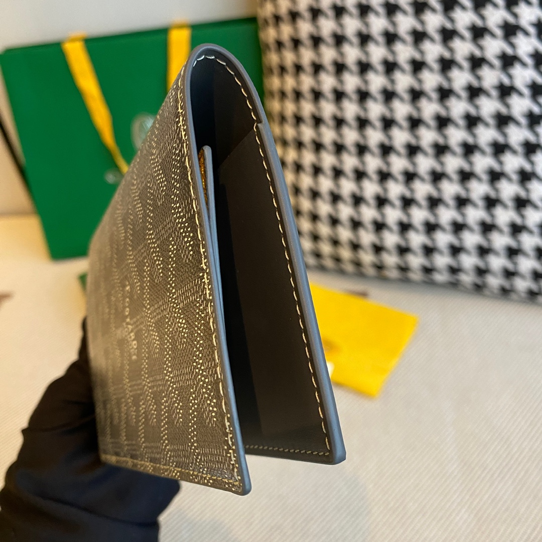 Grey goyard Grenelle Passport Cover is ideal for travelling