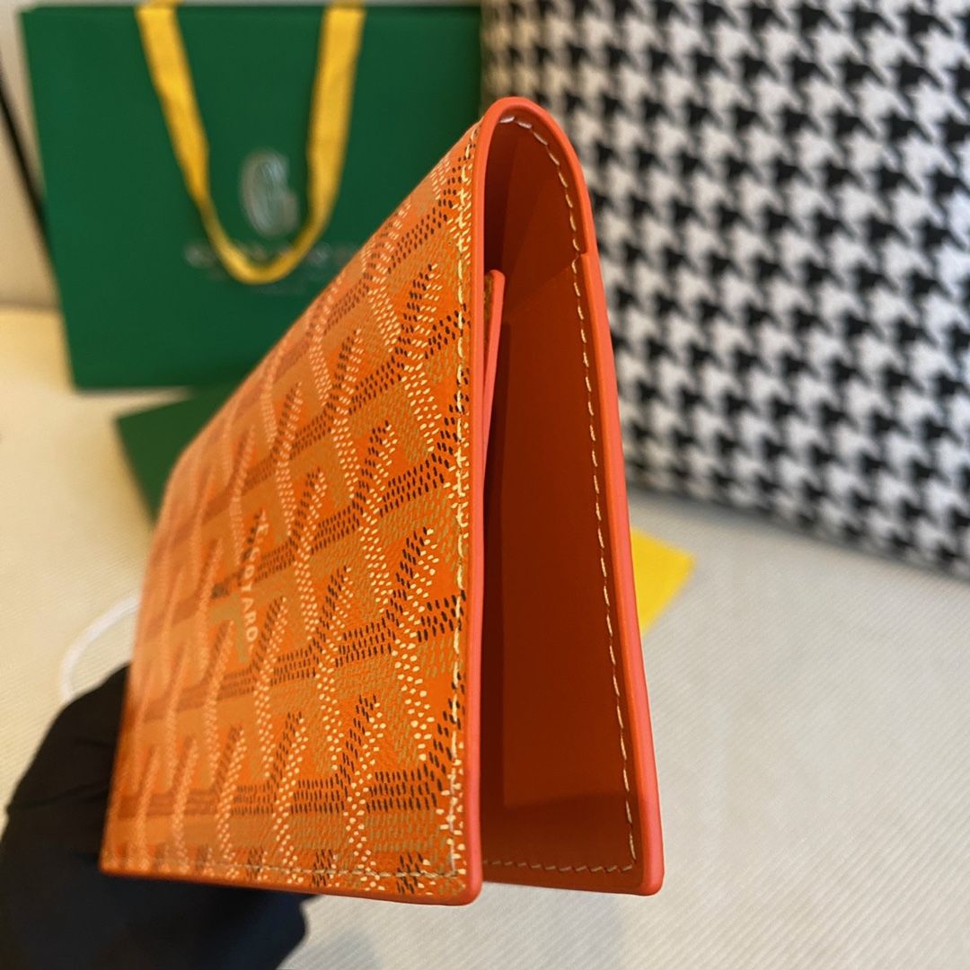 Orange goyard Grenelle Passport Cover is ideal for travelling
