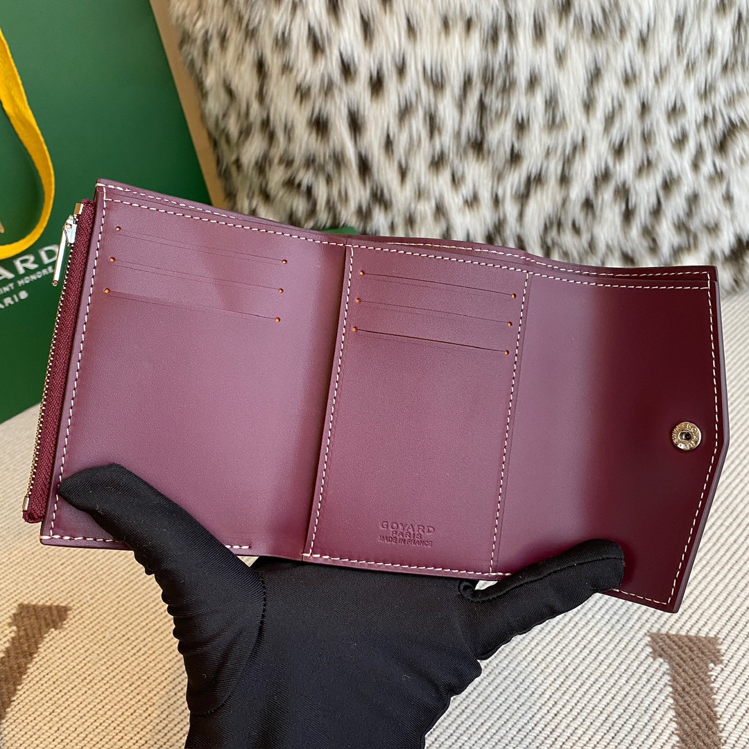 Burgundy goyard Saint-Gabriel wallet lightweight and compact