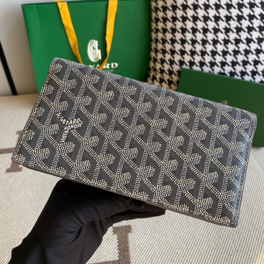 grey goyard Richelieu Wallet a long wallet that fastens with a snap fastener