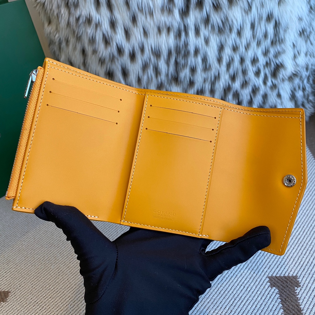 Yellow goyard Saint-Gabriel wallet lightweight and compact