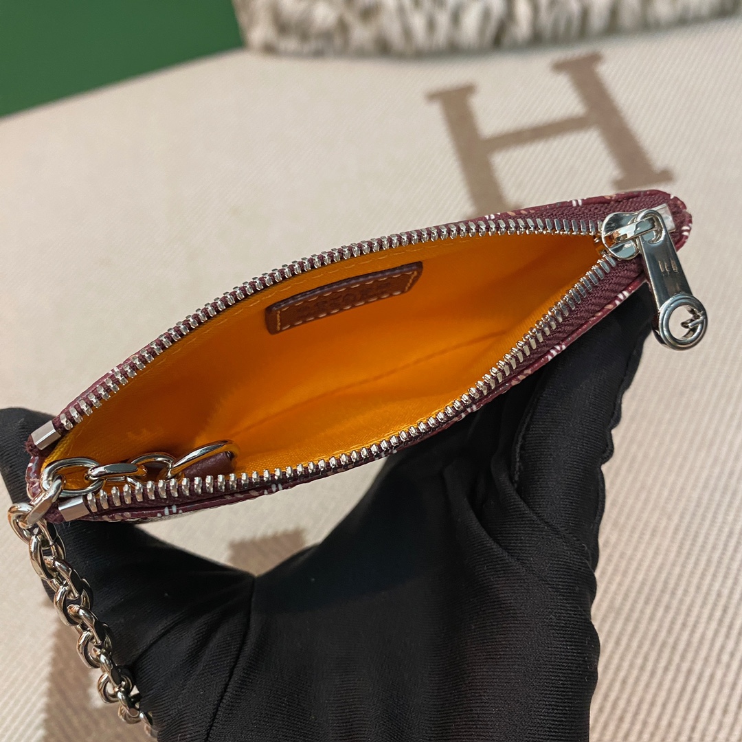 Burgundy Goyard Senat Nano Key Pouch inner D-ring and zip closing system